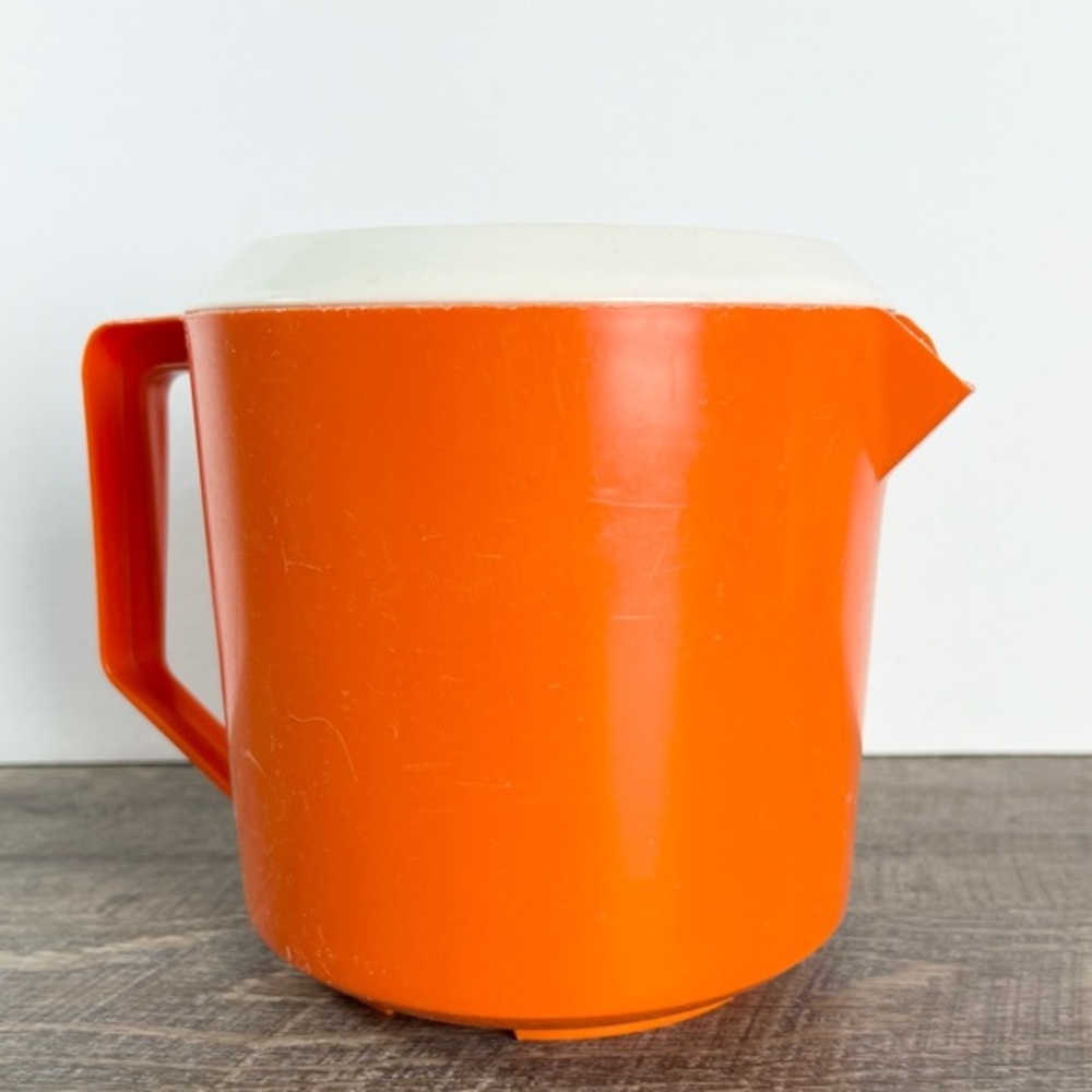 Vintage Orange Rubbermaid 1 1/2 Quart Pitcher White Top #2745 3‎